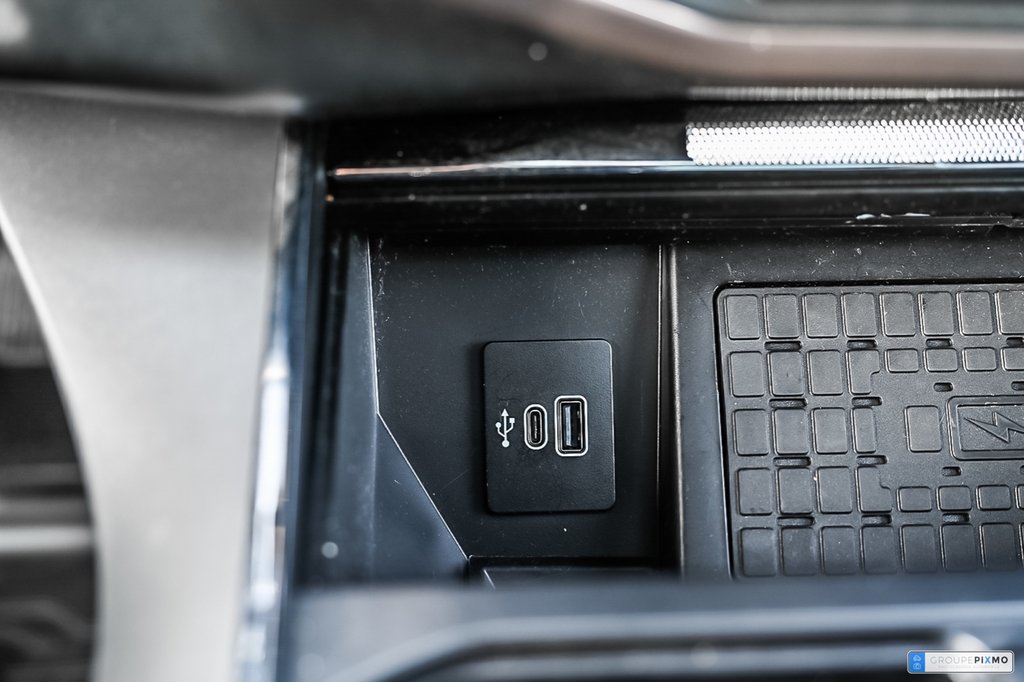 2025 Ford F-150 Lightning in Brossard, Quebec - 27 - w1024h768px