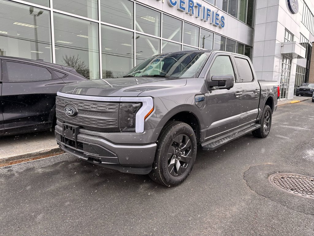 Ford F-150 Lightning  2025 à Brossard, Québec - 1 - w1024h768px