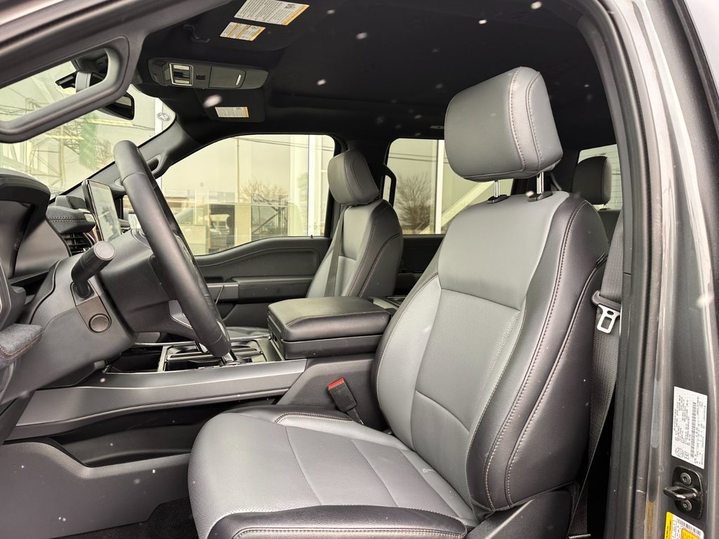 Ford F-150 Lightning  2025 à Brossard, Québec - 11 - w1024h768px