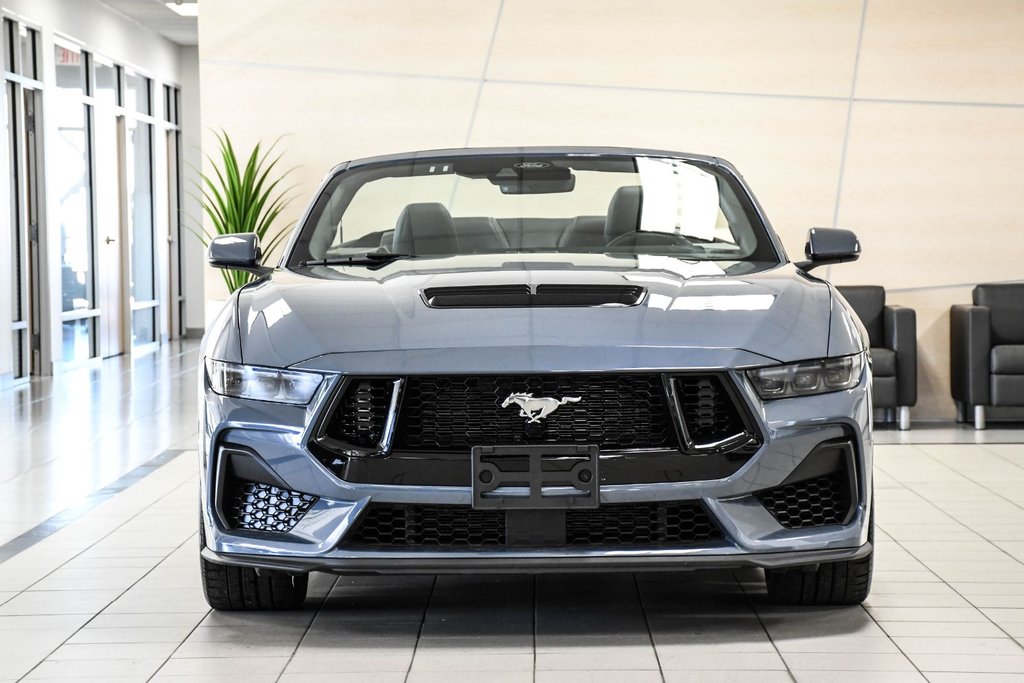 Ford Mustang convertible  2026 à Brossard, Québec - 2 - w1024h768px