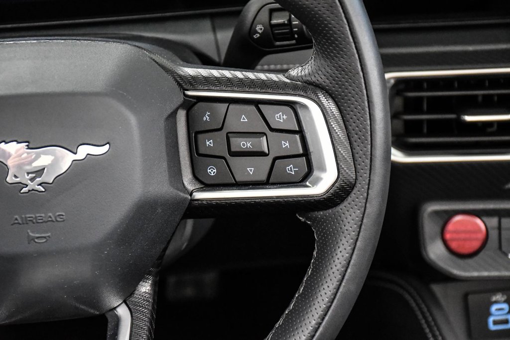 2026 Ford Mustang convertible in Brossard, Quebec - 25 - w1024h768px