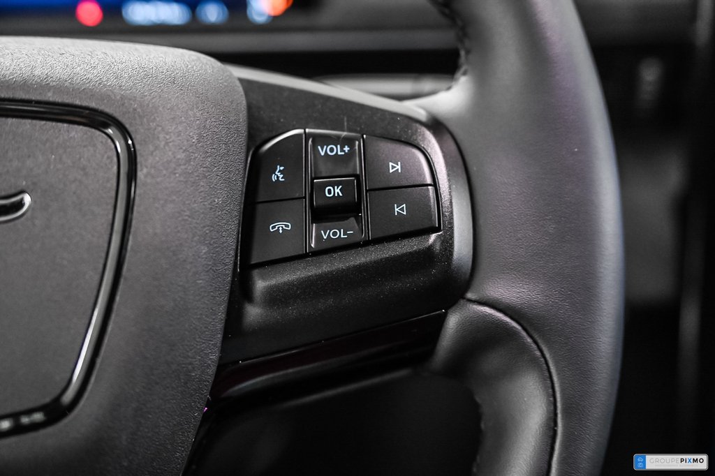 Ford Mustang Mach-E  2025 à Brossard, Québec - 24 - w1024h768px