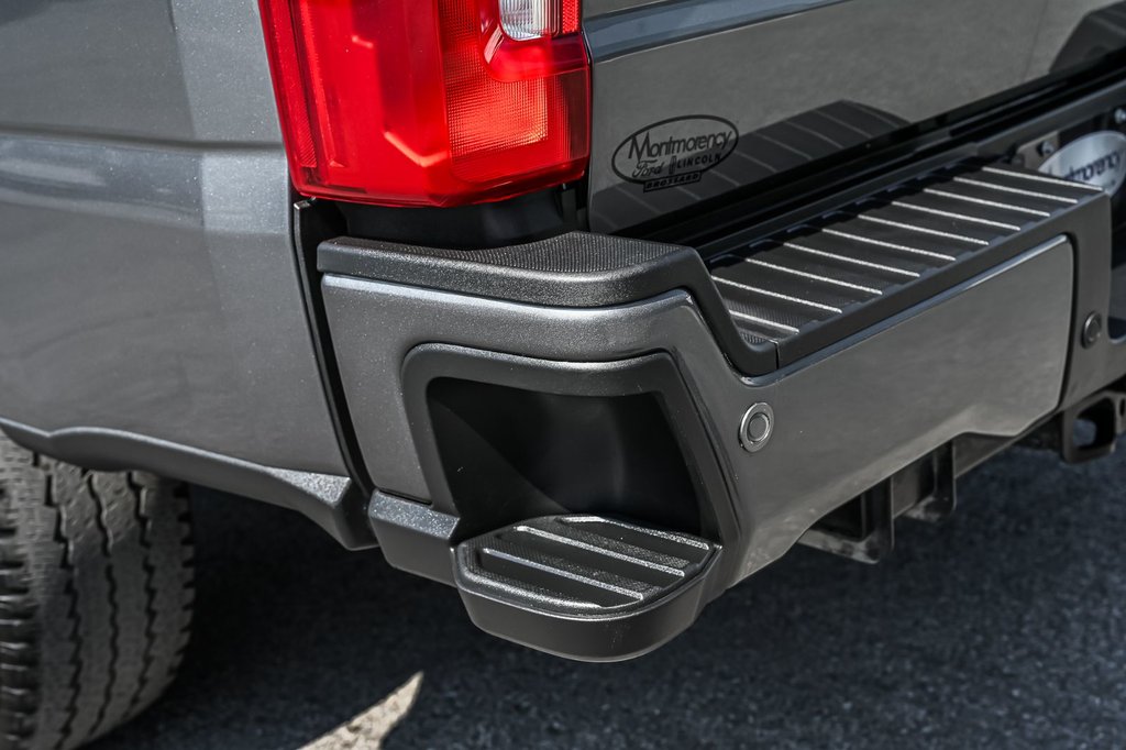 2024 Ford Super Duty F-250 SRW in Brossard, Quebec - 22 - w1024h768px