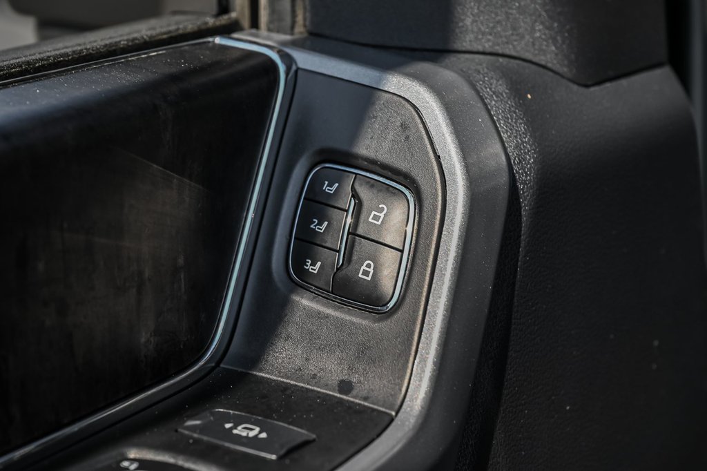 2024 Ford Super Duty F-250 SRW in Brossard, Quebec - 25 - w1024h768px