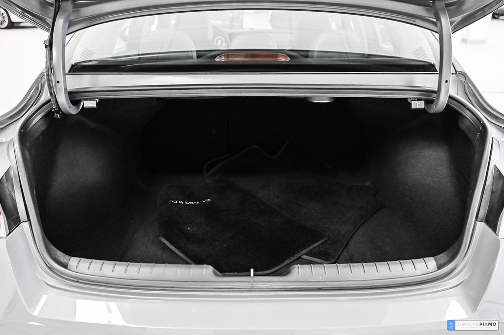 2023 Hyundai Elantra in Brossard, Quebec - 10 - w1024h768px