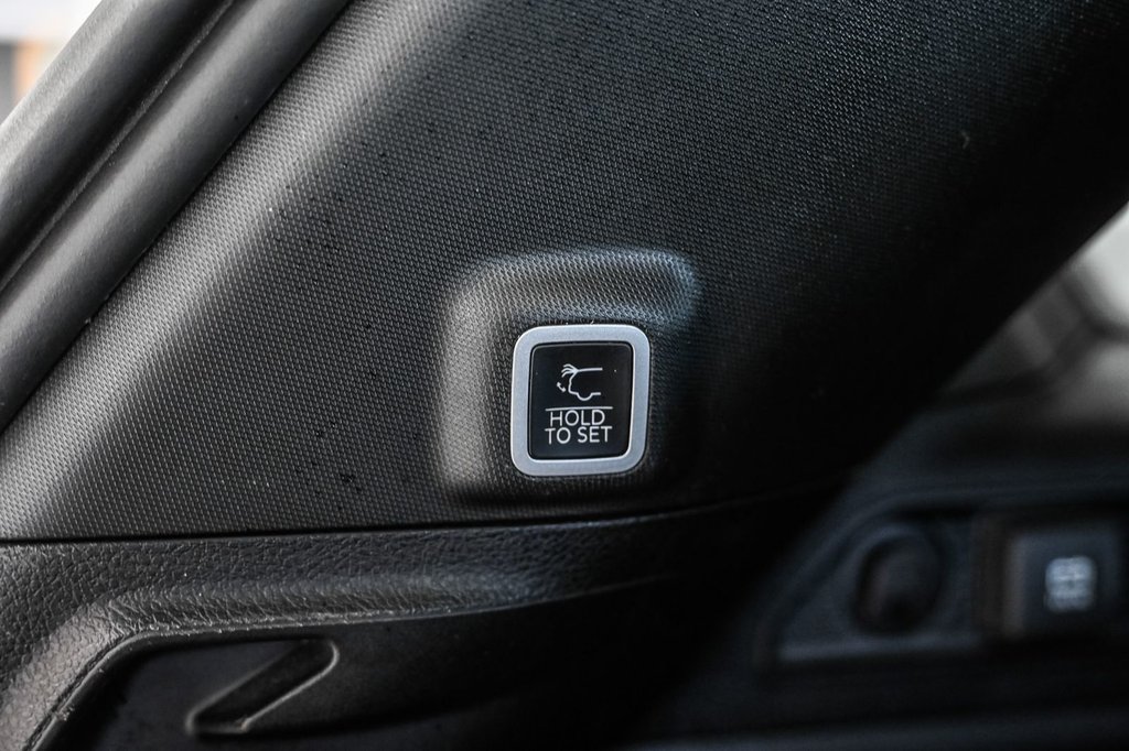 2022 Jeep Grand Cherokee 4xe in Brossard, Quebec - 19 - w1024h768px