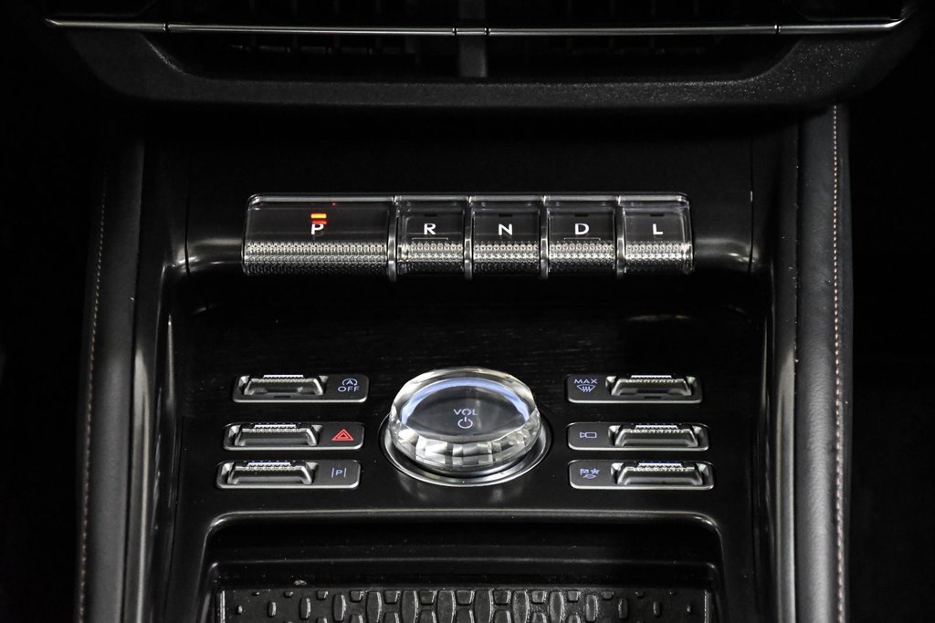 2025 Lincoln Nautilus in Brossard, Quebec - 28 - w1024h768px
