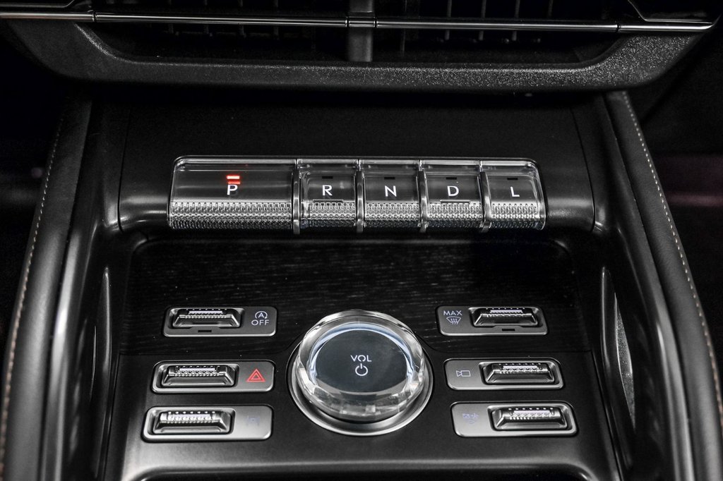 2026 Lincoln Nautilus in Brossard, Quebec - 25 - w1024h768px