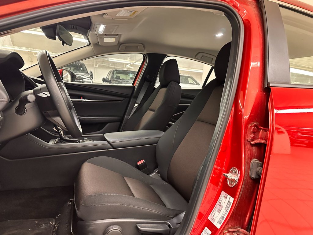 2023 Mazda 3 in Brossard, Quebec - 7 - w1024h768px