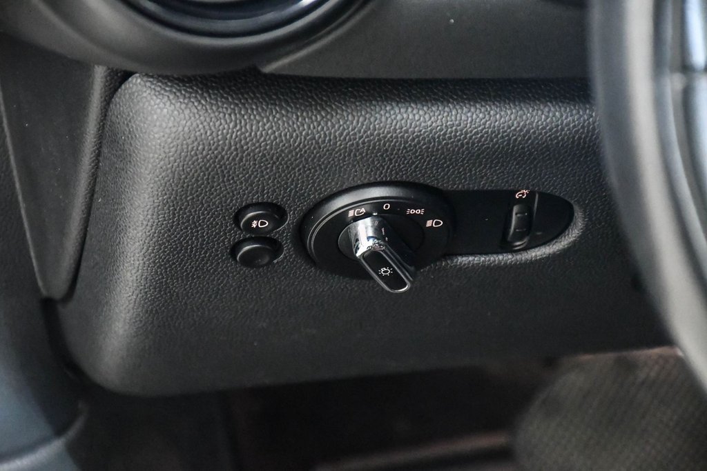 2020 MINI 3 Door in Brossard, Quebec - 23 - w1024h768px