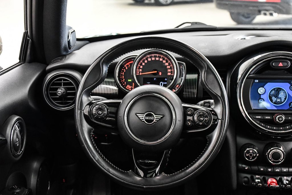 2020 MINI 3 Door in Brossard, Quebec - 24 - w1024h768px