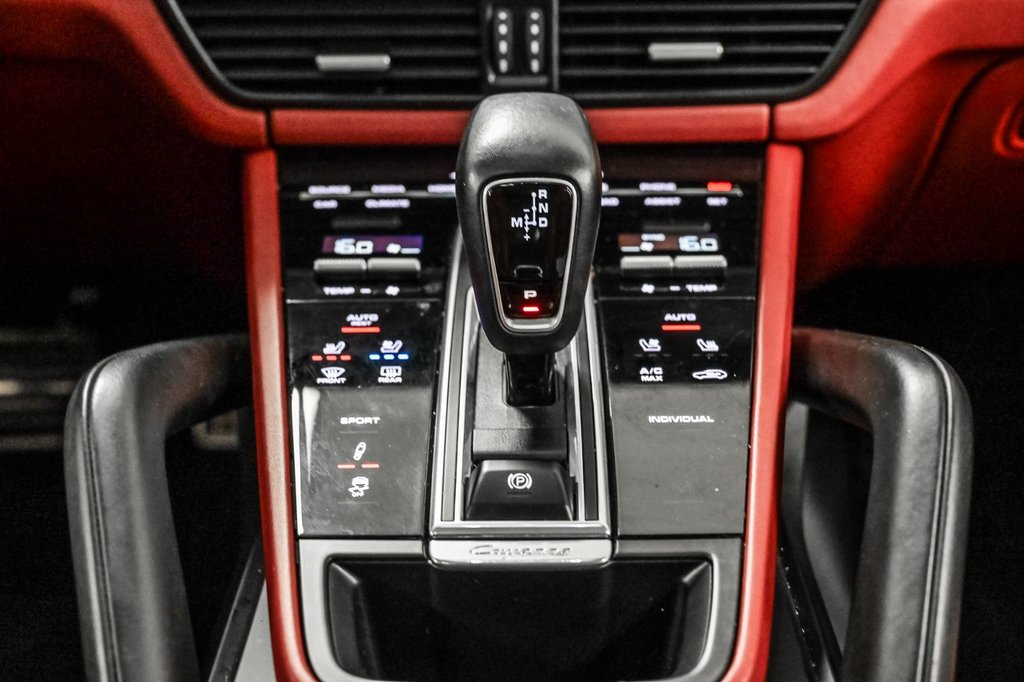 2021 Porsche Cayenne in Brossard, Quebec - 33 - w1024h768px