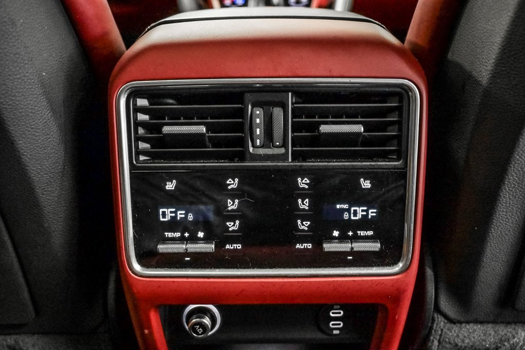 2021 Porsche Cayenne in Brossard, Quebec - 32 - w1024h768px