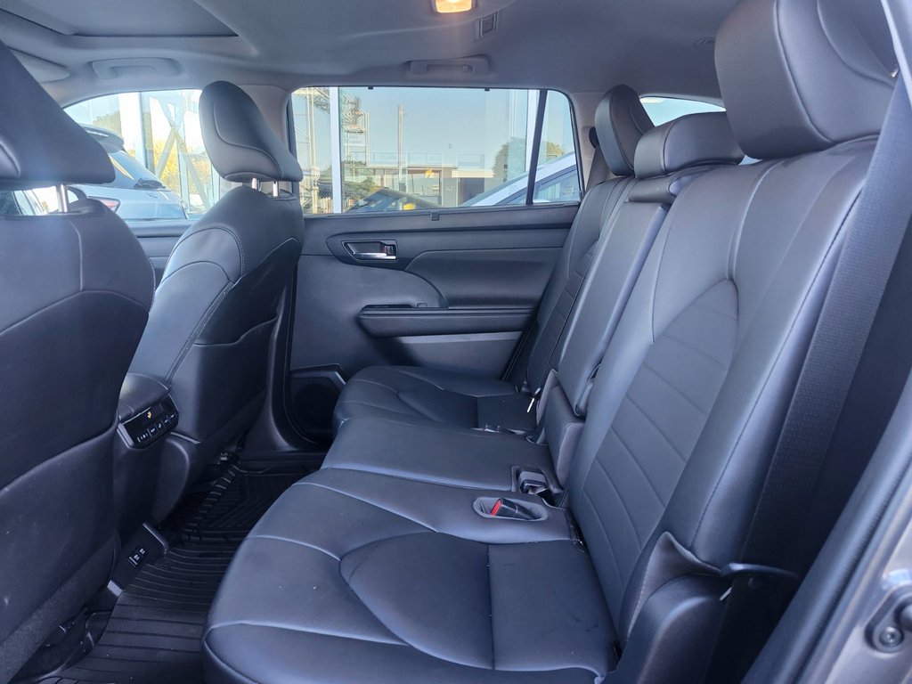 2020 Toyota Highlander XLE | AWD | CUIR | TOIT OUVRANT | in Brossard, Quebec - 9 - w1024h768px