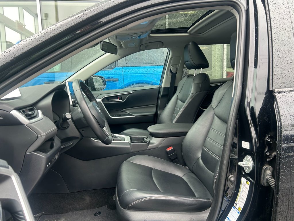 2019 Toyota RAV4 in Brossard, Quebec - 11 - w1024h768px