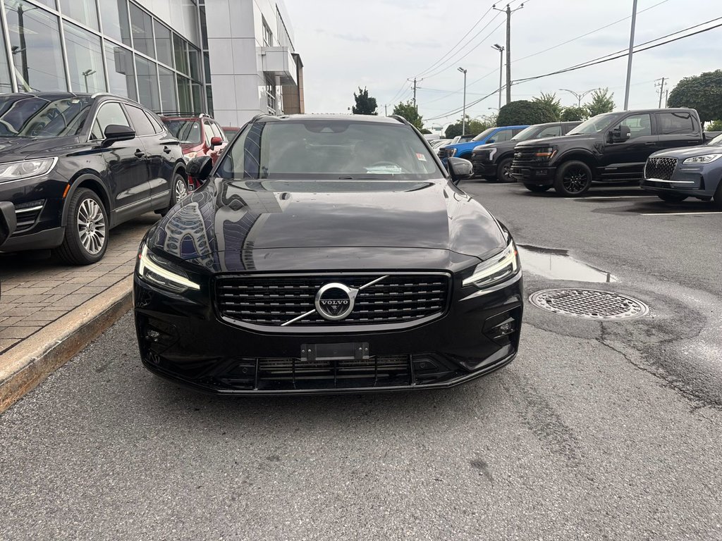 Volvo V60  2021 à Brossard, Québec - 3 - w1024h768px