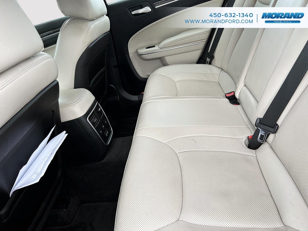 2015 Chrysler 300 C in Sainte-Catherine, Quebec - 12 - w1024h768px