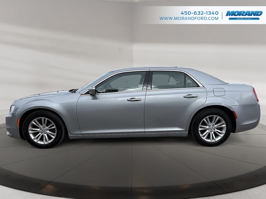 2015 Chrysler 300 C in Sainte-Catherine, Quebec - 8 - w1024h768px