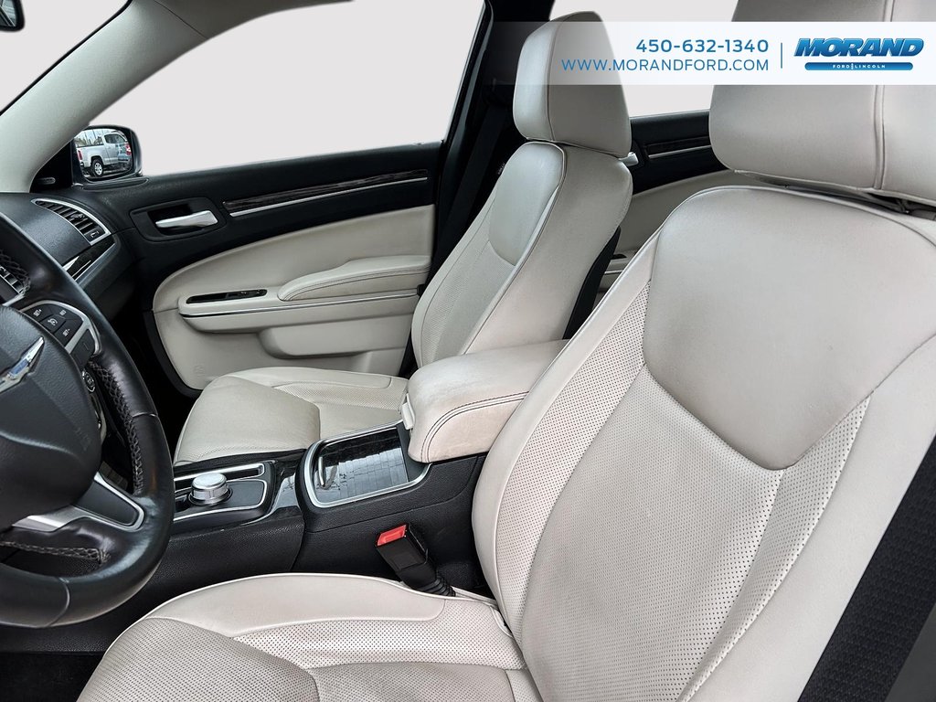 2015 Chrysler 300 C in Sainte-Catherine, Quebec - 15 - w1024h768px