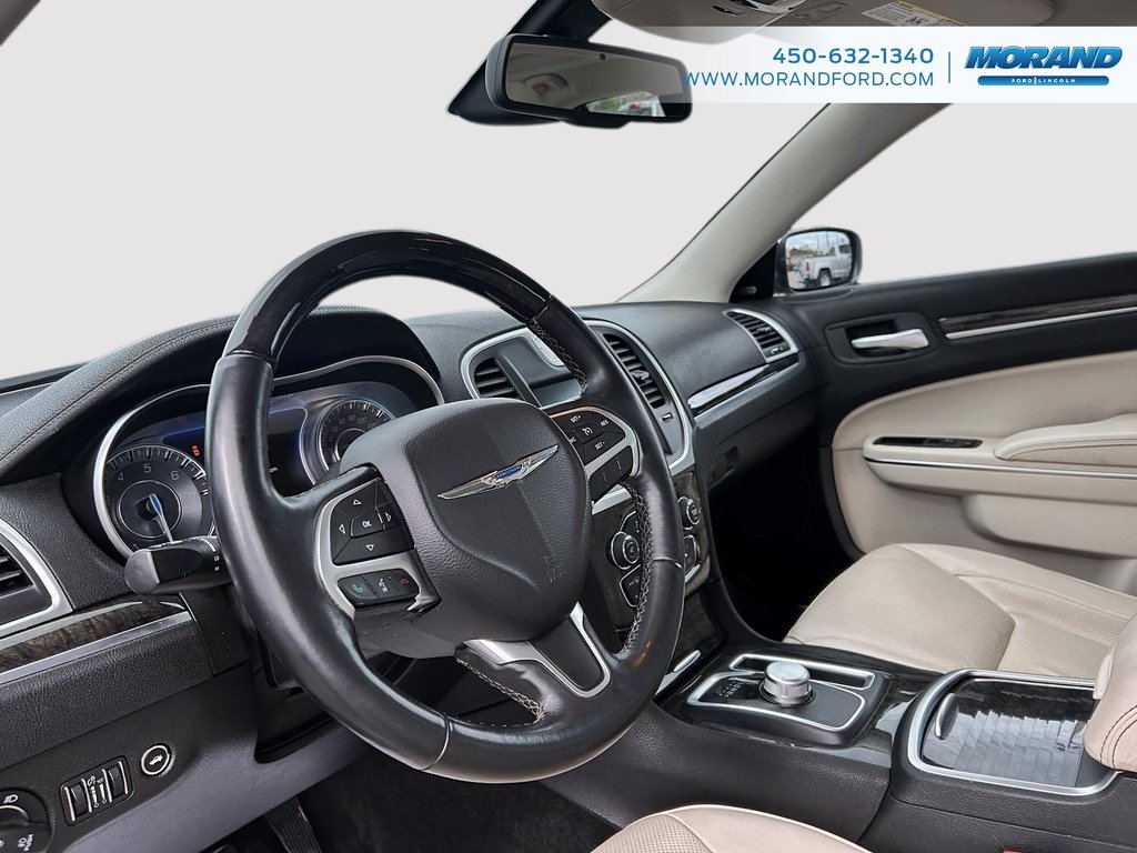 2015 Chrysler 300 C in Sainte-Catherine, Quebec - 14 - w1024h768px