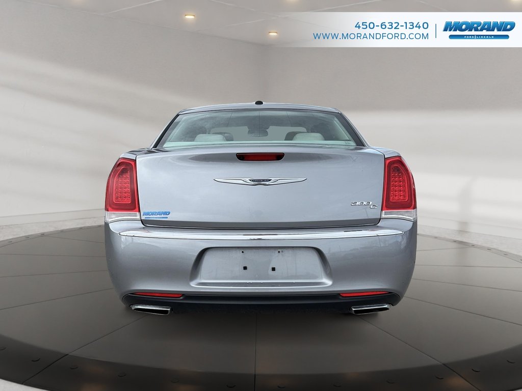 2015 Chrysler 300 C in Sainte-Catherine, Quebec - 6 - w1024h768px
