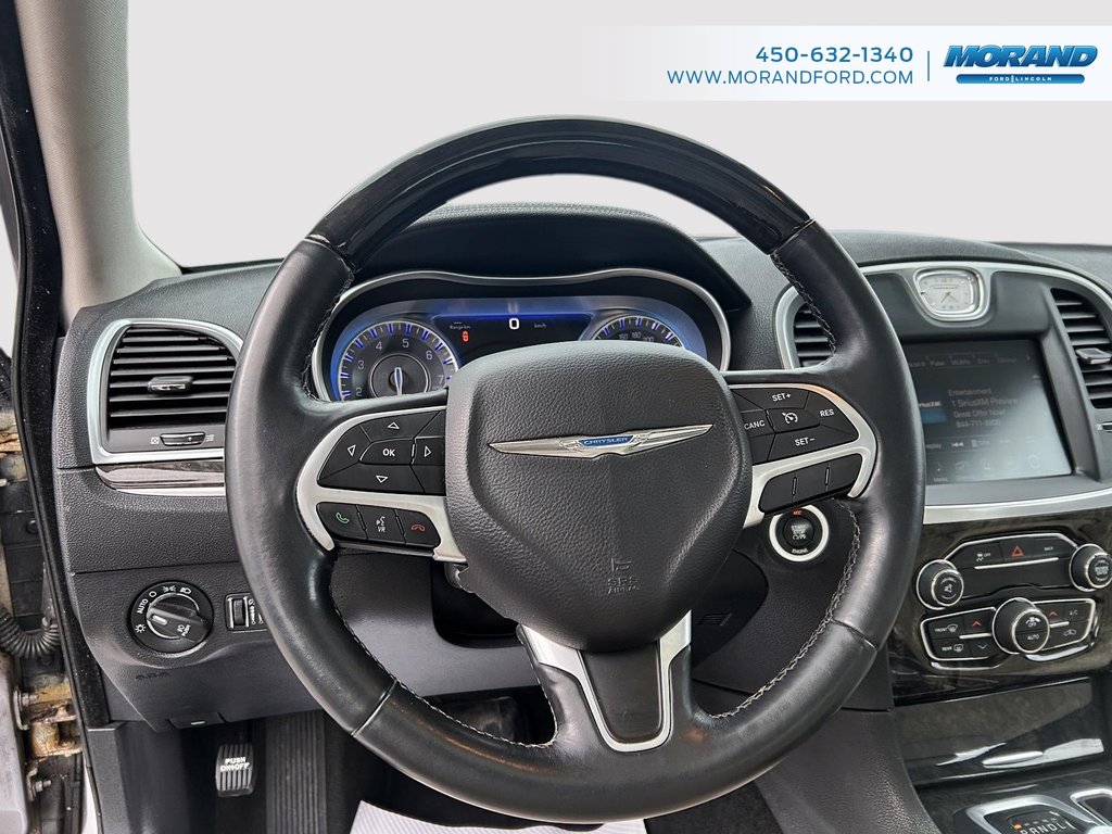 2015 Chrysler 300 C in Sainte-Catherine, Quebec - 17 - w1024h768px