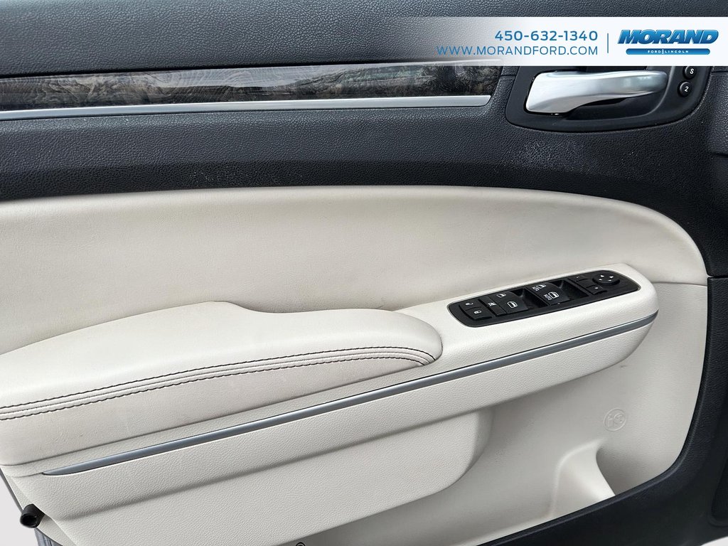 2015 Chrysler 300 C in Sainte-Catherine, Quebec - 13 - w1024h768px
