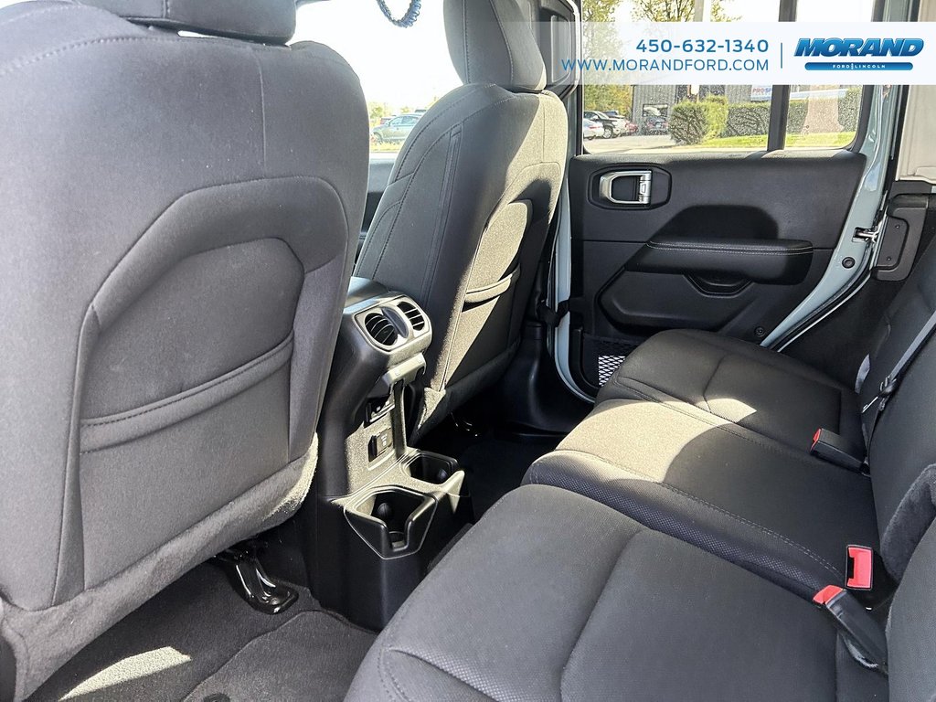 2023 Jeep Wrangler Sahara in Sainte-Catherine, Quebec - 12 - w1024h768px