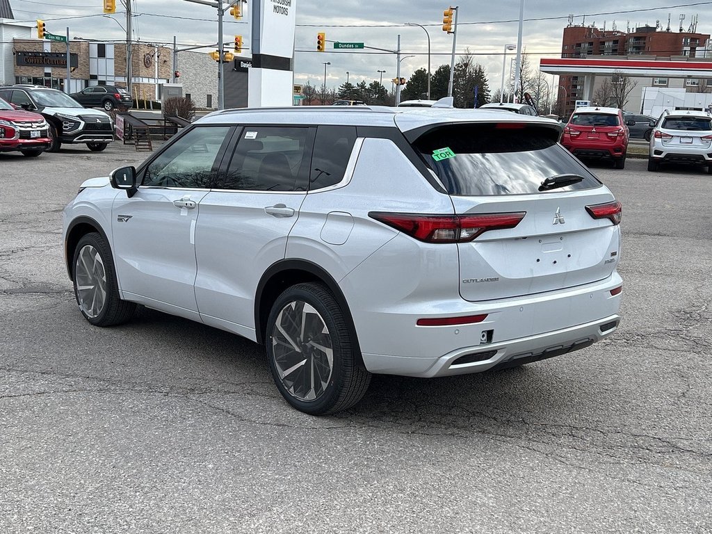 2024  OUTLANDER PHEV GT.. Free Winter Tires in Whitby, Ontario - 5 - w1024h768px