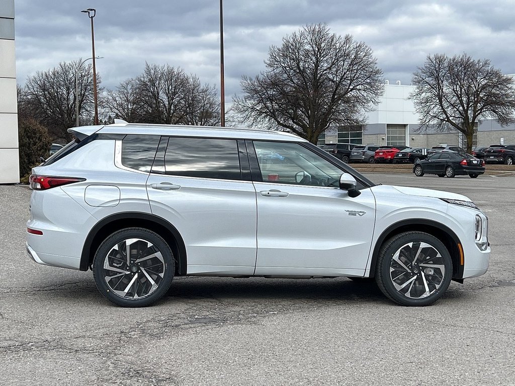 2024  OUTLANDER PHEV GT.. Free Winter Tires in Whitby, Ontario - 8 - w1024h768px