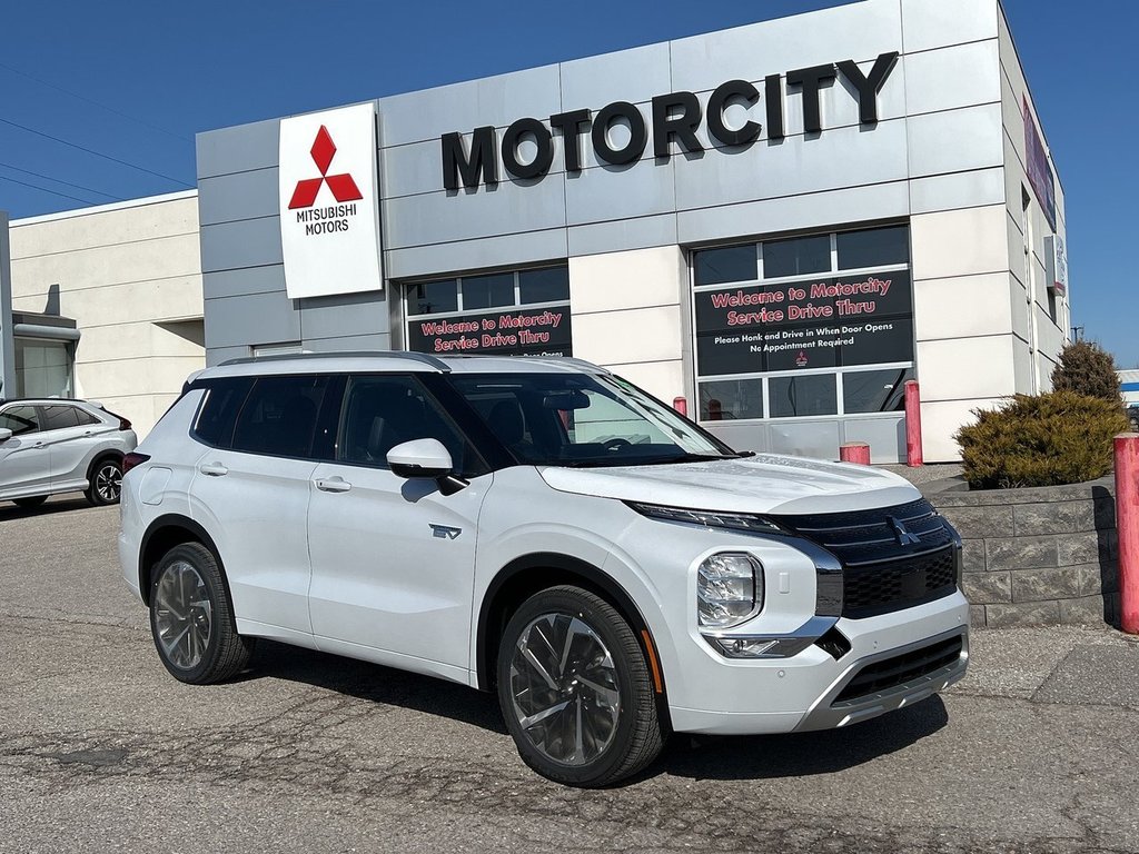 2024  OUTLANDER PHEV GT.. Free Winter Tires in Whitby, Ontario - 1 - w1024h768px