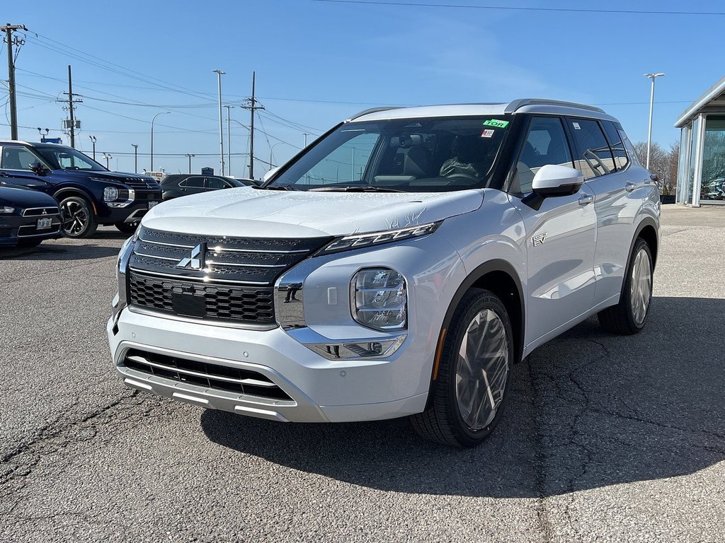 2024  OUTLANDER PHEV GT.. Free Winter Tires in Whitby, Ontario - 3 - w1024h768px