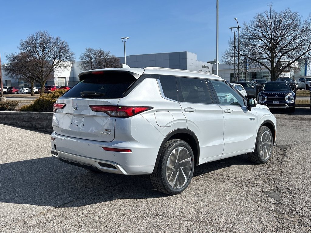 2024  OUTLANDER PHEV GT.. Free Winter Tires in Whitby, Ontario - 7 - w1024h768px