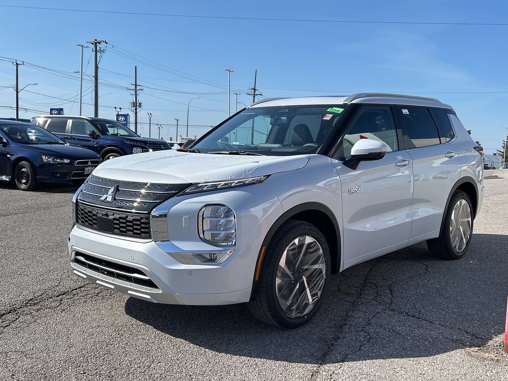 2024  OUTLANDER PHEV GT.. Free Winter Tires in Whitby, Ontario - 4 - w1024h768px