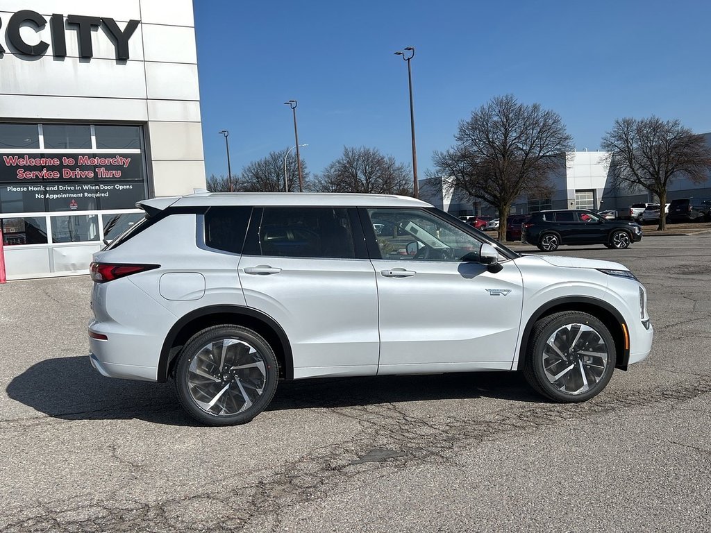 2024  OUTLANDER PHEV GT.. Free Winter Tires in Whitby, Ontario - 8 - w1024h768px