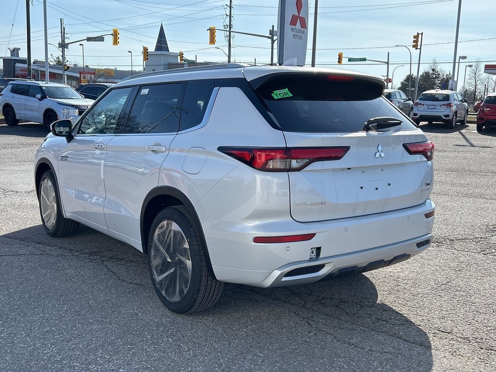 2024  OUTLANDER PHEV GT.. Free Winter Tires in Whitby, Ontario - 5 - w1024h768px