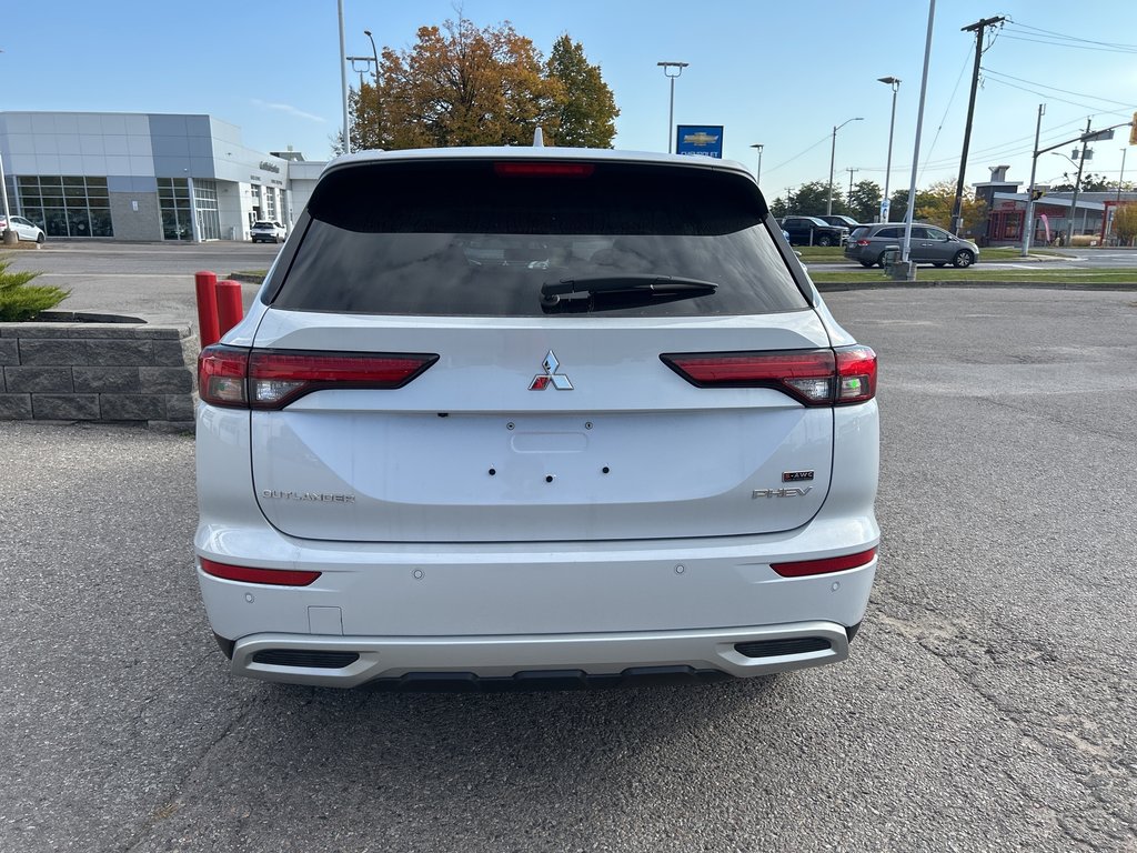 2024  OUTLANDER PHEV LE.. Free Winter Tires in Whitby, Ontario - 7 - w1024h768px