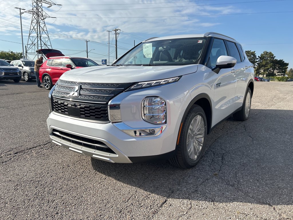 2024  OUTLANDER PHEV LE.. Free Winter Tires in Whitby, Ontario - 3 - w1024h768px