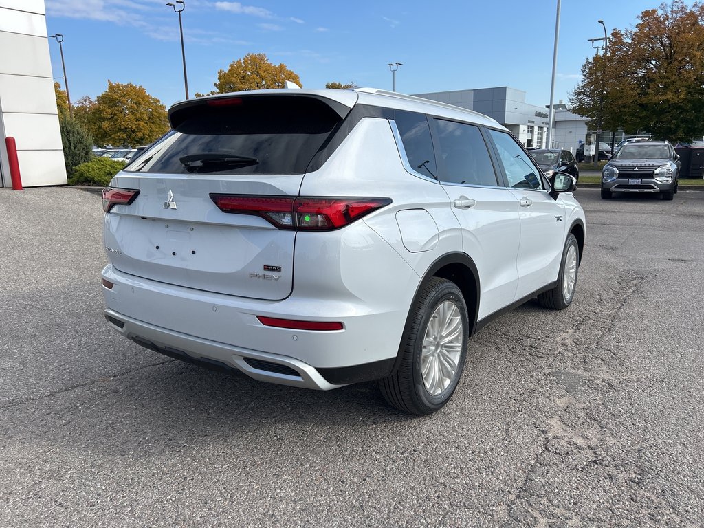 2024  OUTLANDER PHEV LE.. Free Winter Tires in Whitby, Ontario - 6 - w1024h768px