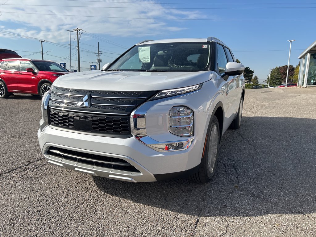 2024  OUTLANDER PHEV LE.. Free Winter Tires in Whitby, Ontario - 4 - w1024h768px