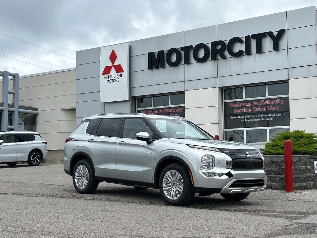 2025  OUTLANDER PHEV LE S-AWC...in stock and ready to go! Call today! in Whitby, Ontario - 1 - w1024h768px