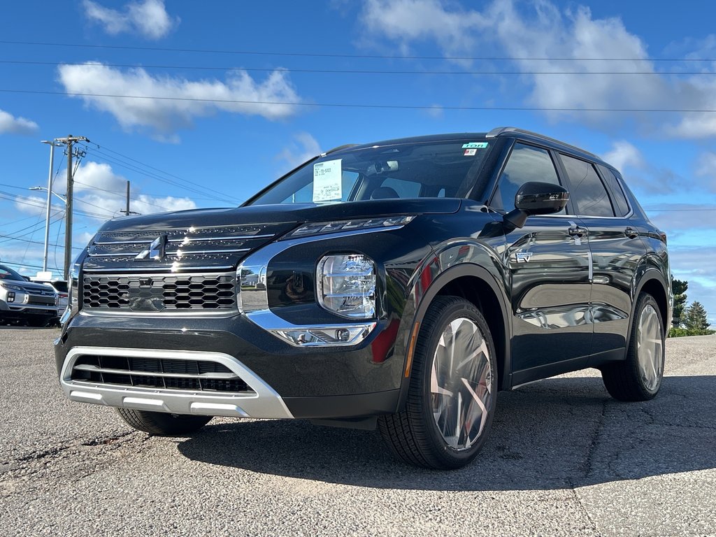 2025  OUTLANDER PHEV SEL S-AWC...In stock and ready to go. Buy today! in Whitby, Ontario - 3 - w1024h768px