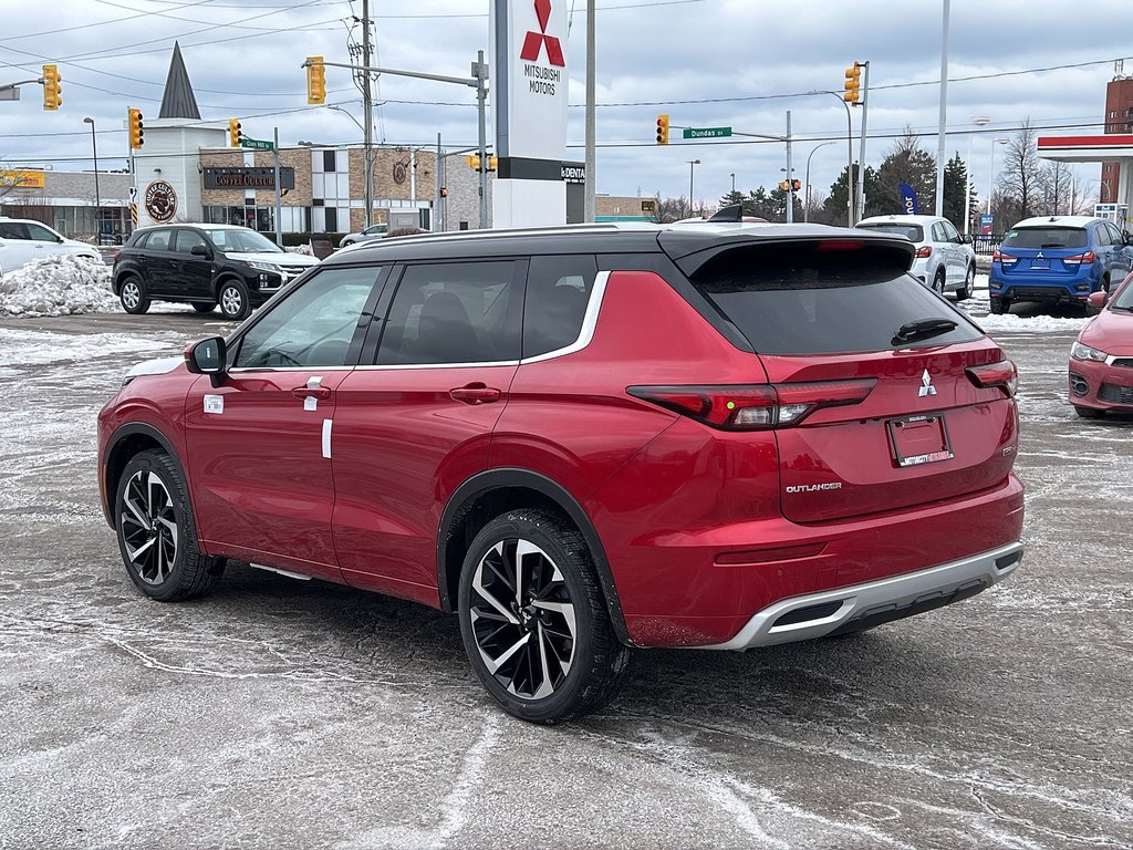 2024  Outlander GT Two-Tone... In Stock and Ready to go! Buy Today in Whitby, Ontario - 5 - w1024h768px