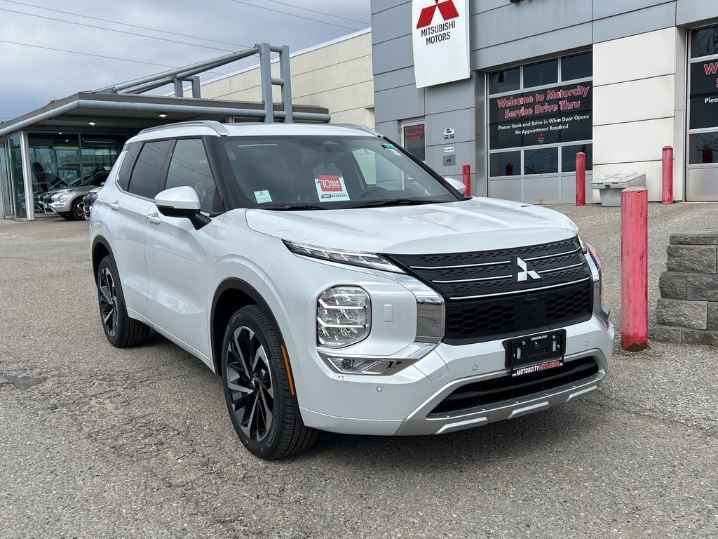 2024  Outlander GT-P S-AWC...In Stock and Ready to go! Buy Today! in Whitby, Ontario - 9 - w1024h768px