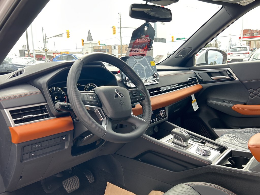 2024  Outlander GT-P S-AWC...In Stock and Ready to go! Buy Today! in Whitby, Ontario - 10 - w1024h768px