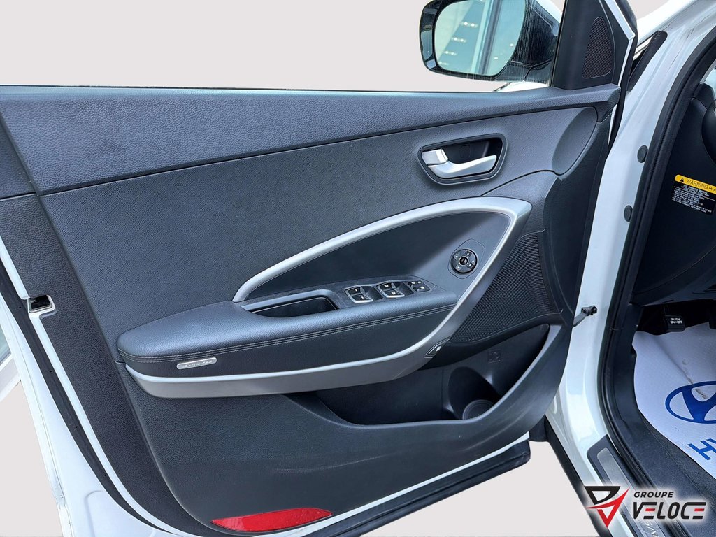 2016 Hyundai SANTA FE SE in Riviere-du-Loup, Quebec - 14 - w1024h768px