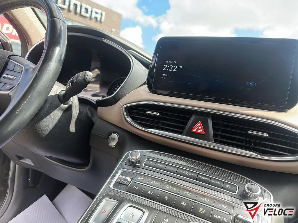 2023 Hyundai Santa Fe Preferred AWD w-Trend Package in Riviere-du-Loup, Quebec - 11 - w1024h768px