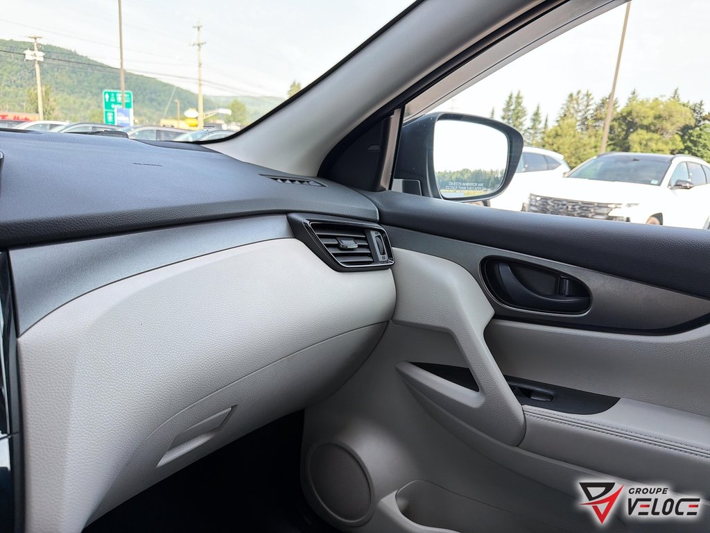 Nissan Qashqai FWD S CVT 2020 à Rivière-du-Loup, Québec - 21 - w1024h768px