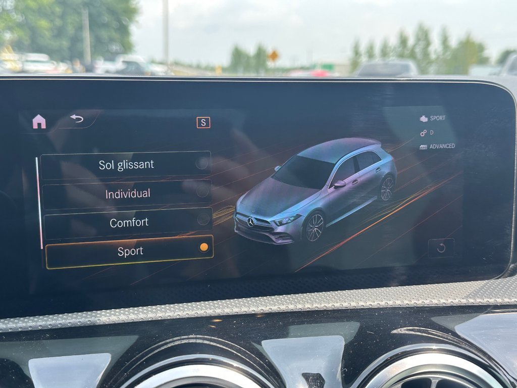 Mercedes-Benz A-Class AMG A 35 4MATIC HATCHBACK NIGHT pckg 2022 à St-Jean-Sur-Richelieu, Québec - 21 - w1024h768px