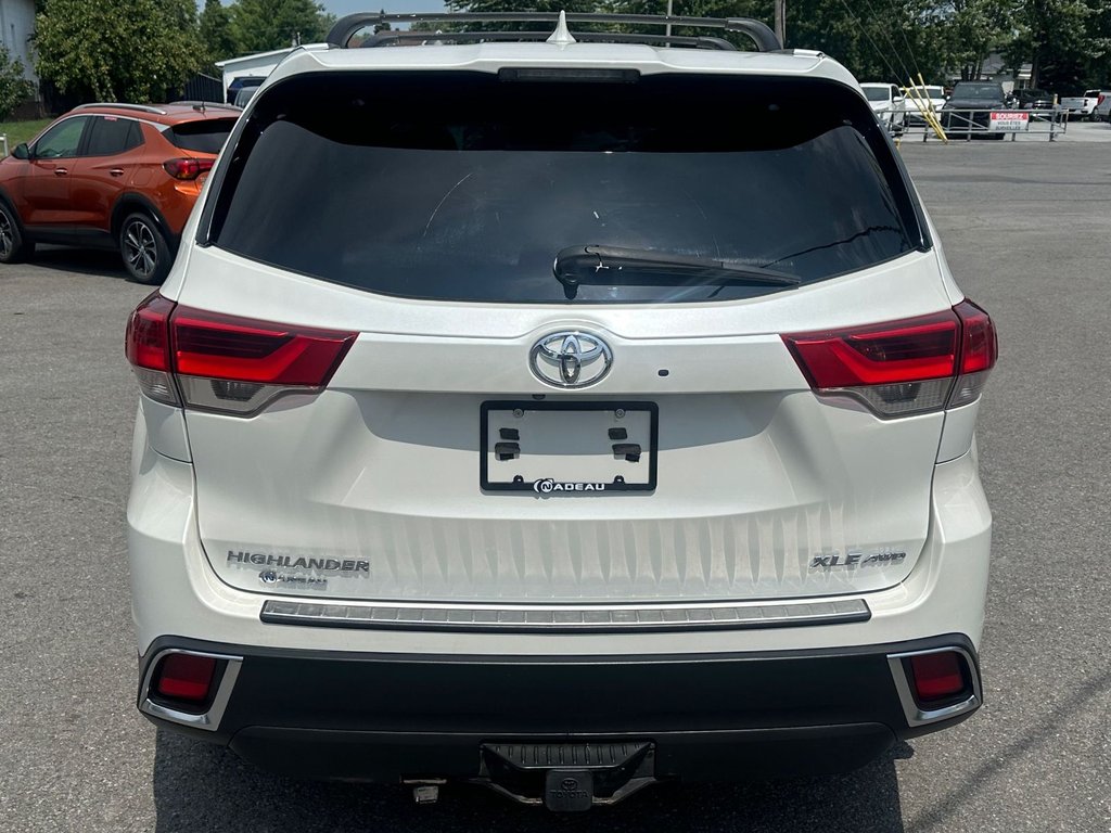 2018 Toyota Highlander XLE AWD 7 passagers CUIR TOIT in St-Jean-Sur-Richelieu, Quebec - 9 - w1024h768px